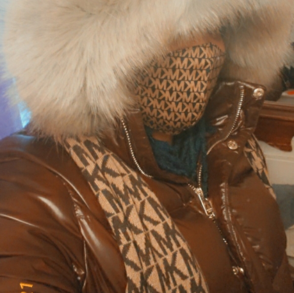 Meet your Posher, Angelica - Picture 2 of 4